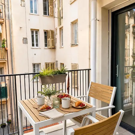 2p Moderne Avec Terrasse A 公寓